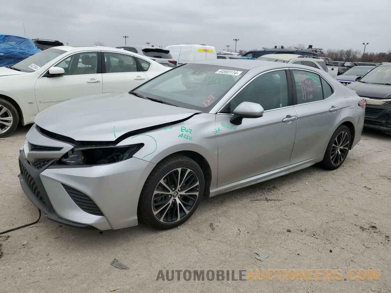 4T1B11HK2JU591679 TOYOTA CAMRY 2018