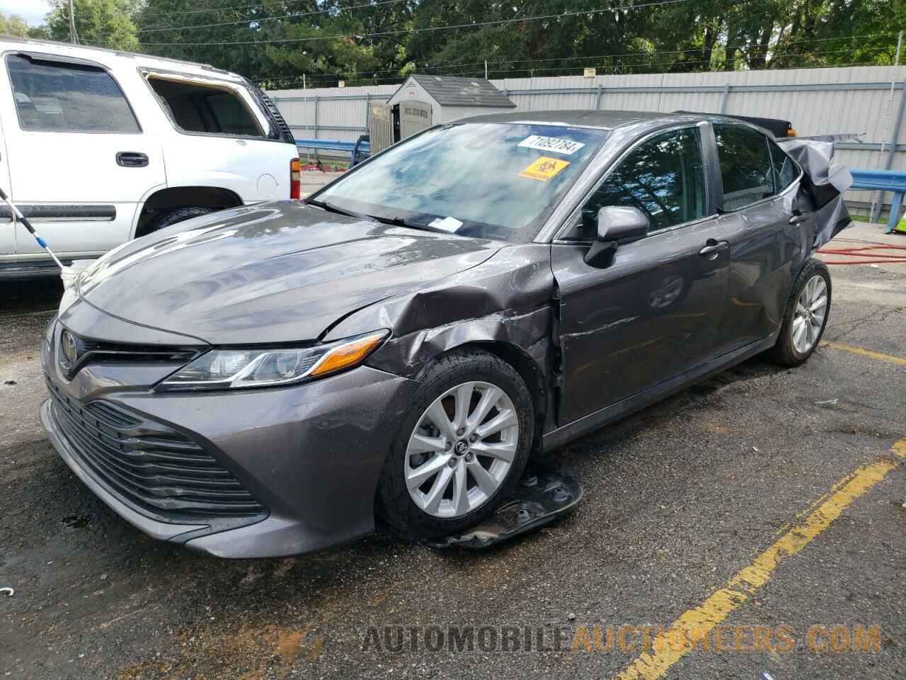 4T1B11HK2JU592640 TOYOTA CAMRY 2018