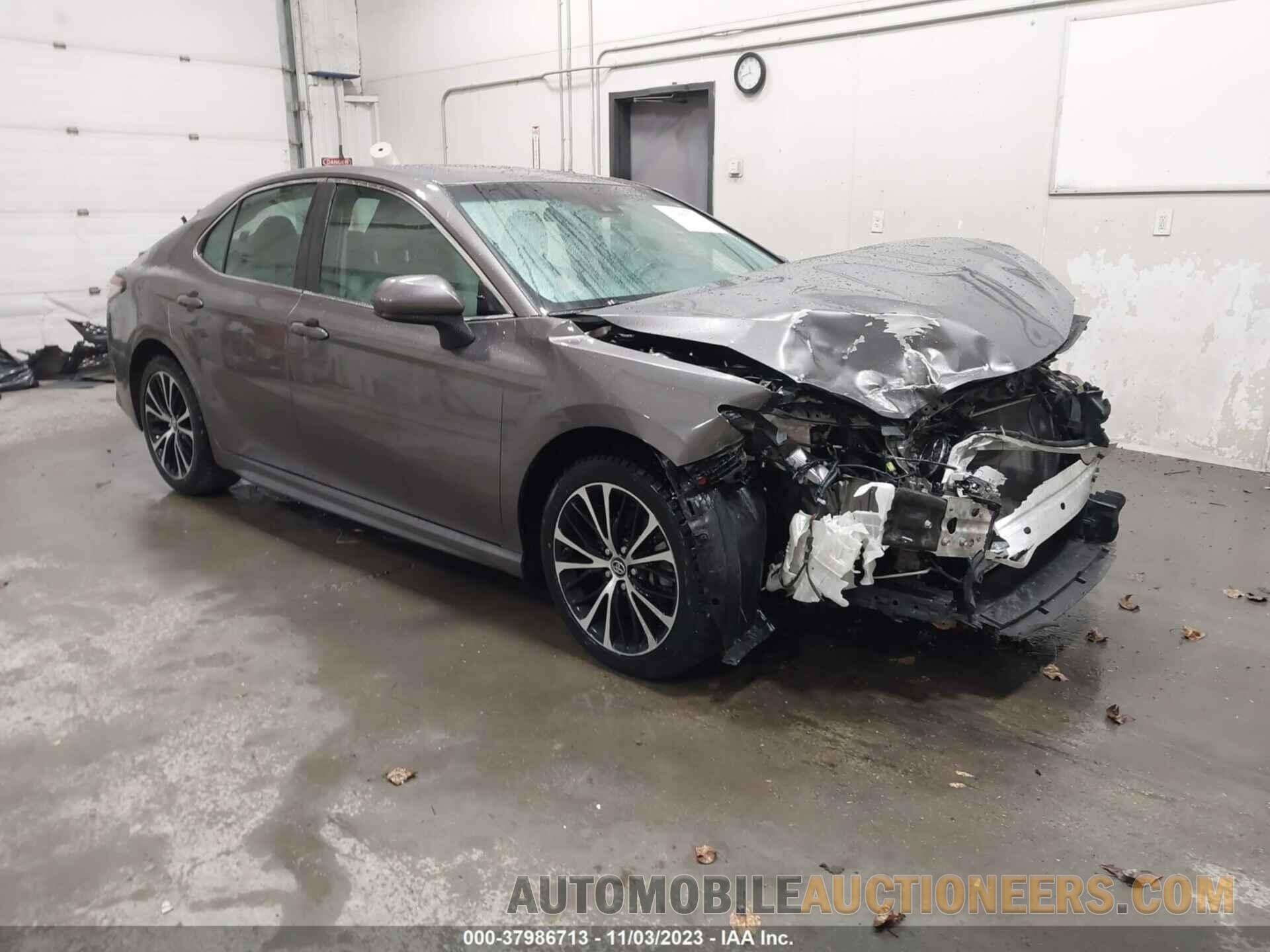 4T1B11HK2JU592752 TOYOTA CAMRY 2018