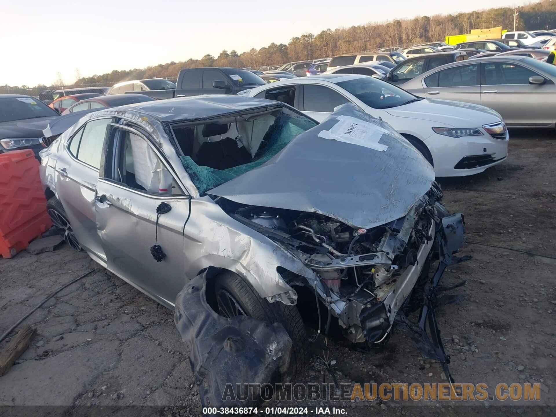 4T1B11HK2JU600753 TOYOTA CAMRY 2018