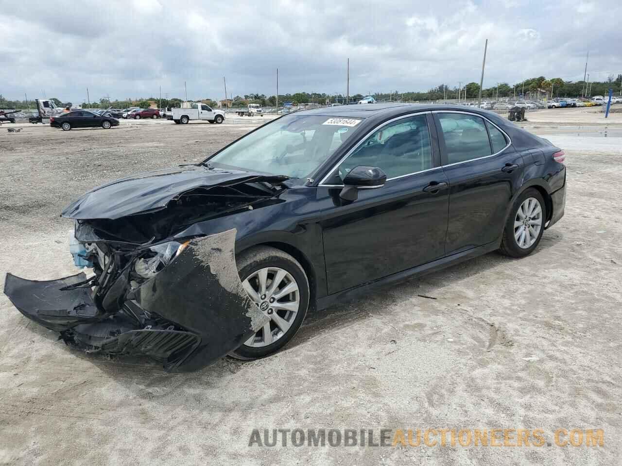 4T1B11HK2JU605435 TOYOTA CAMRY 2018