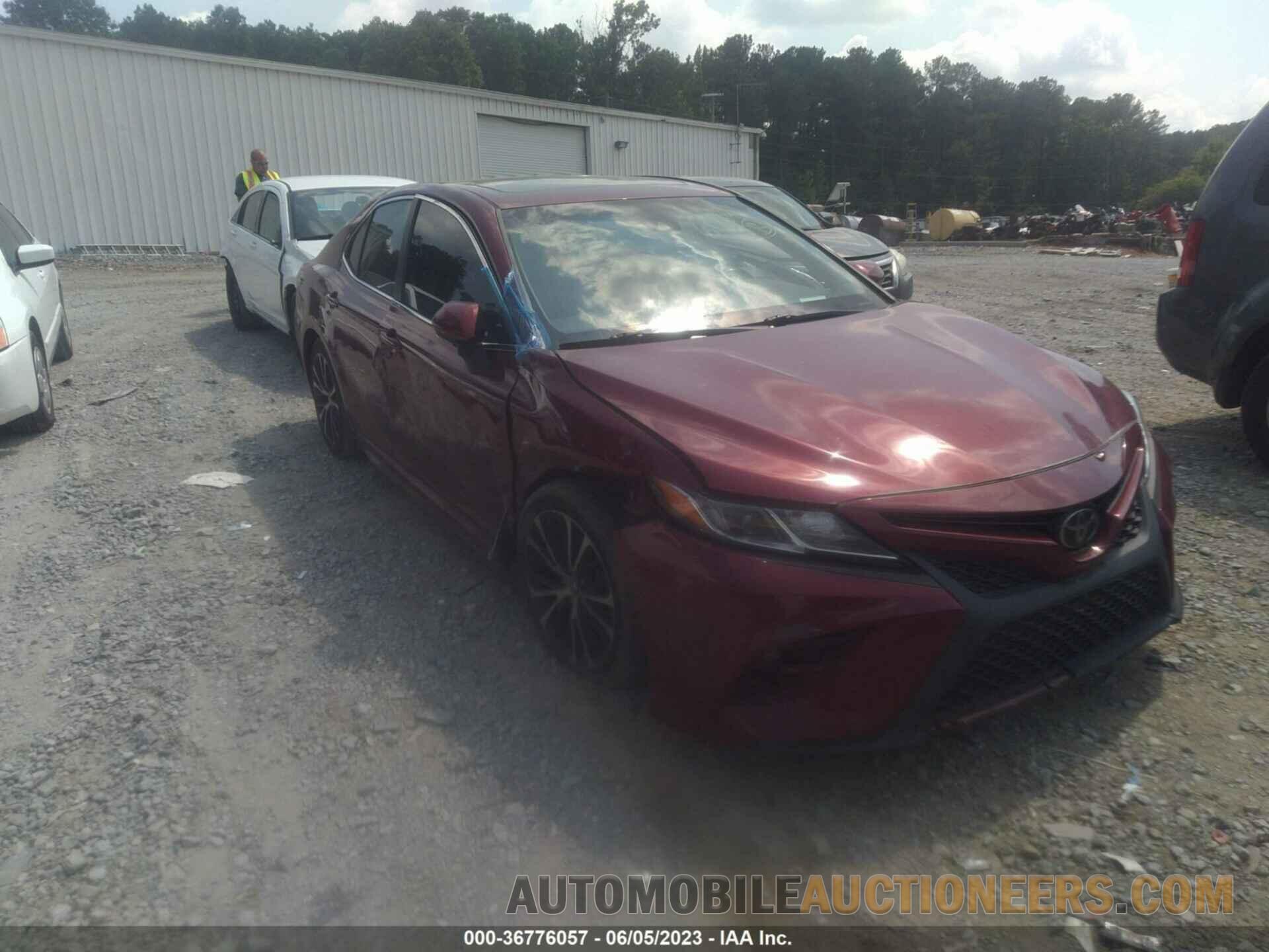 4T1B11HK2JU606942 TOYOTA CAMRY 2018