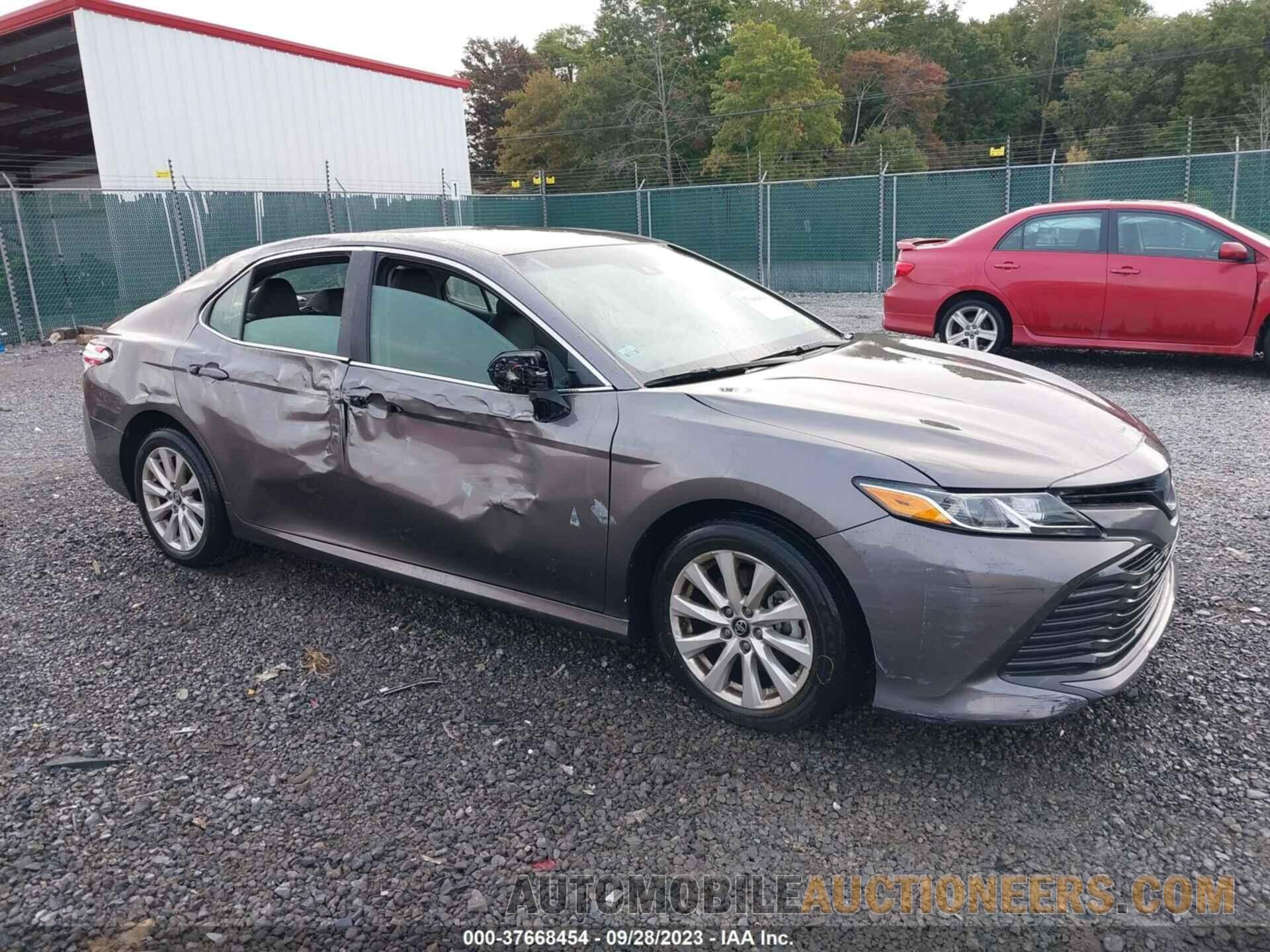 4T1B11HK2JU609114 TOYOTA CAMRY 2018