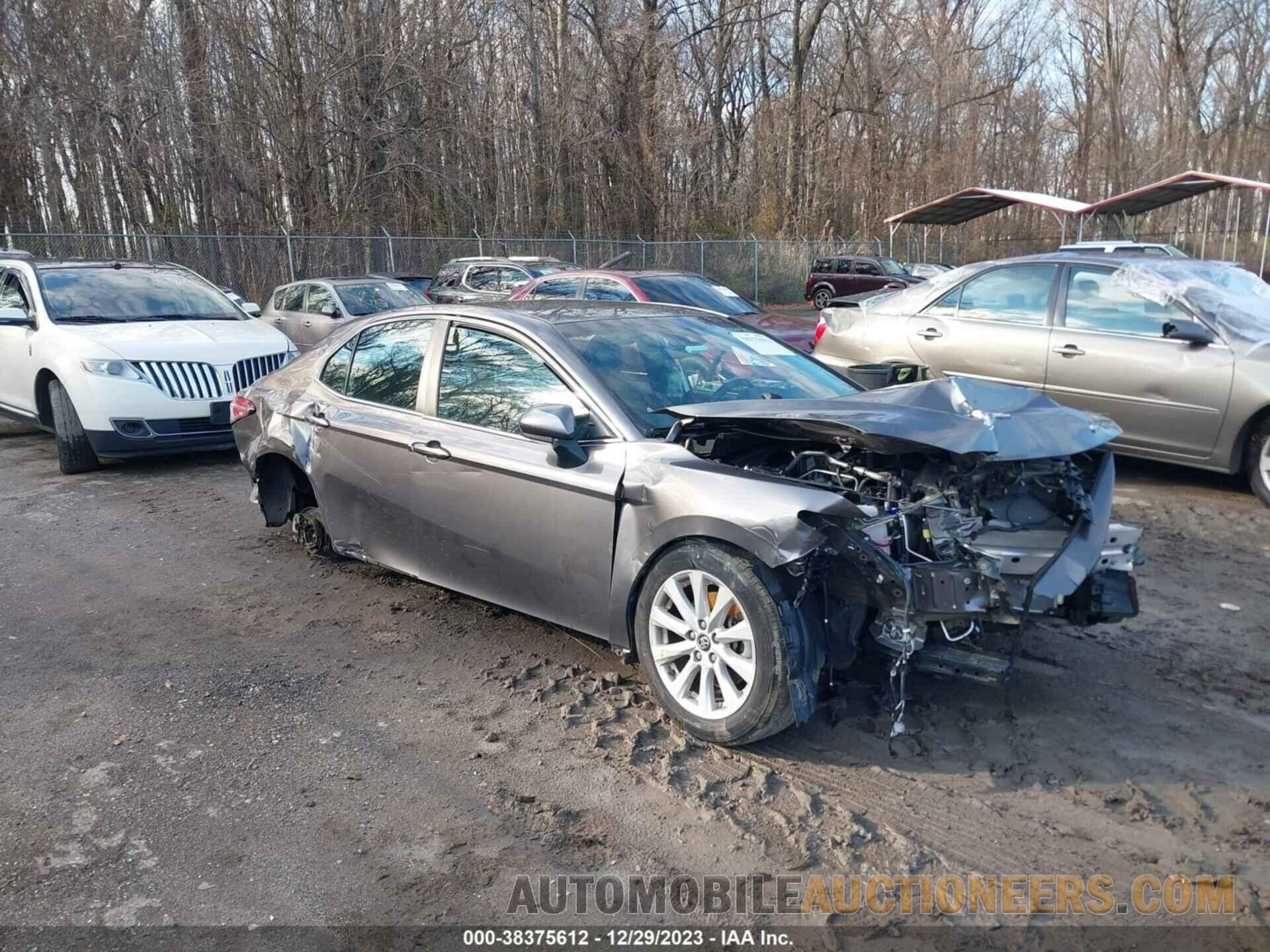 4T1B11HK2JU613065 TOYOTA CAMRY 2018