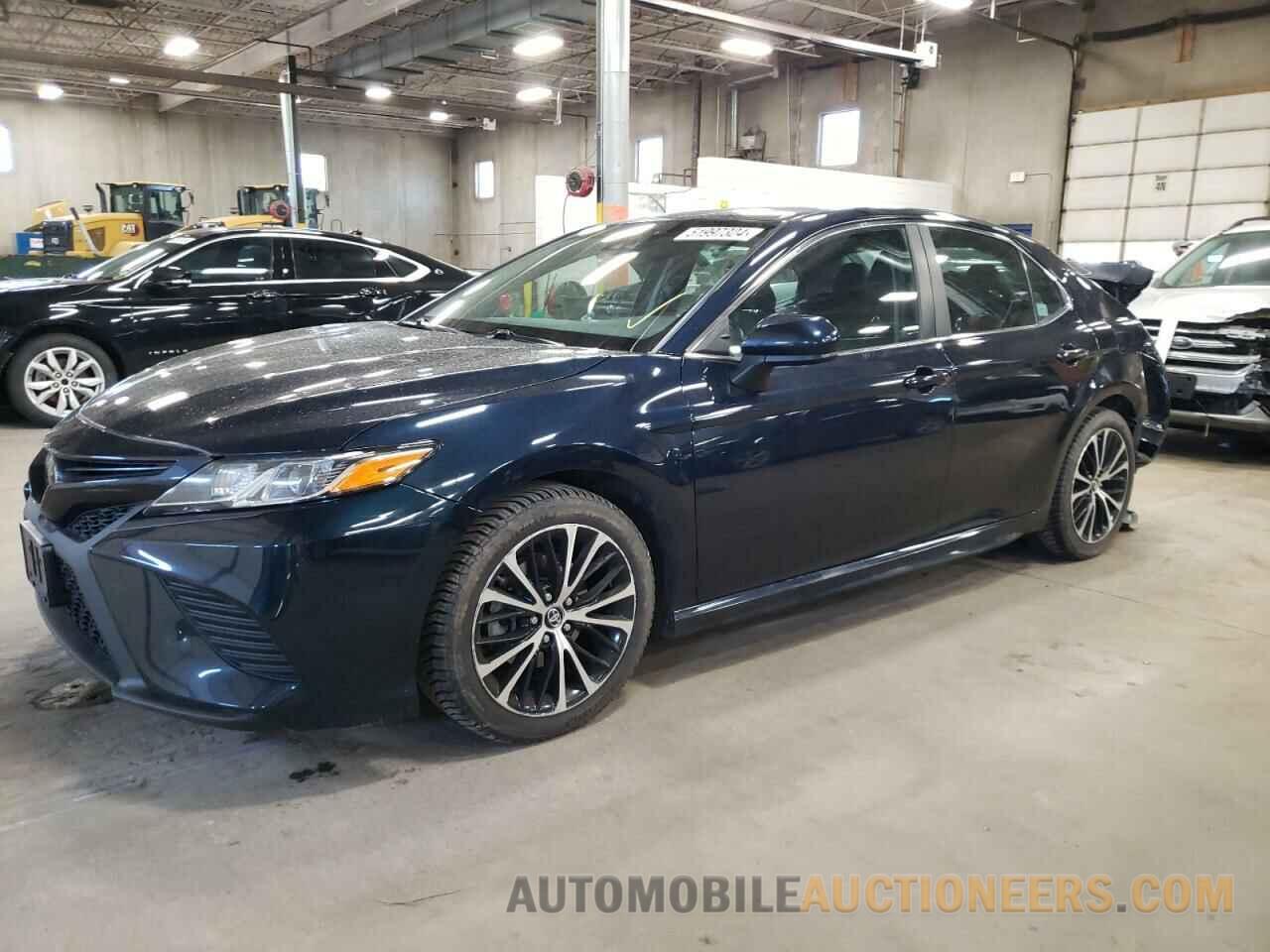 4T1B11HK2JU613843 TOYOTA CAMRY 2018