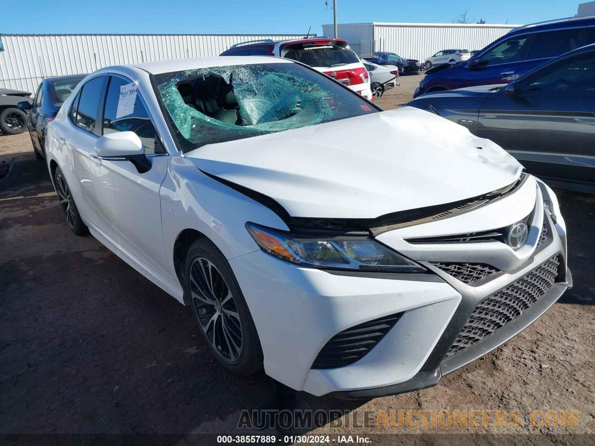 4T1B11HK2JU614247 TOYOTA CAMRY 2018