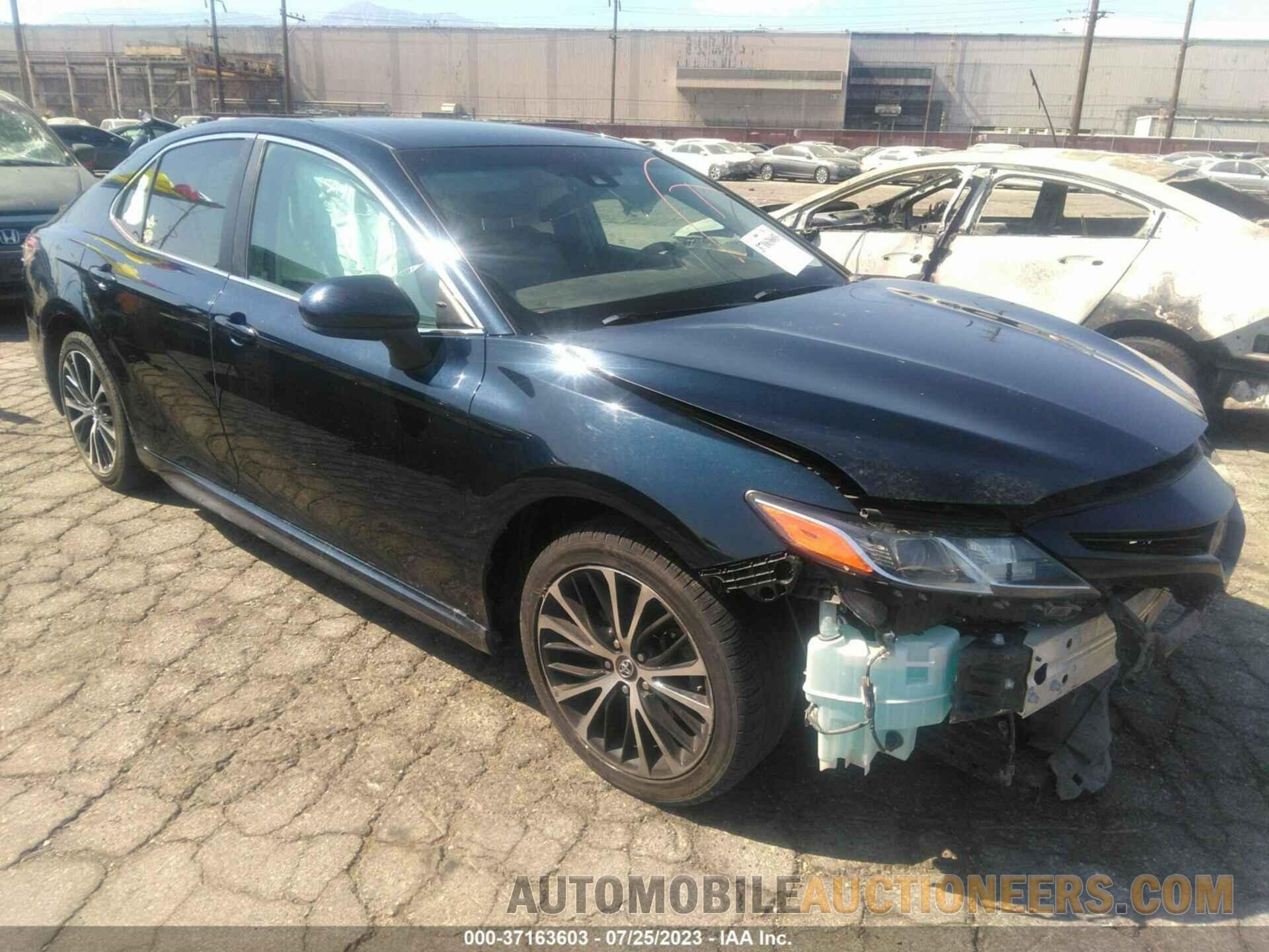 4T1B11HK2JU614667 TOYOTA CAMRY 2018