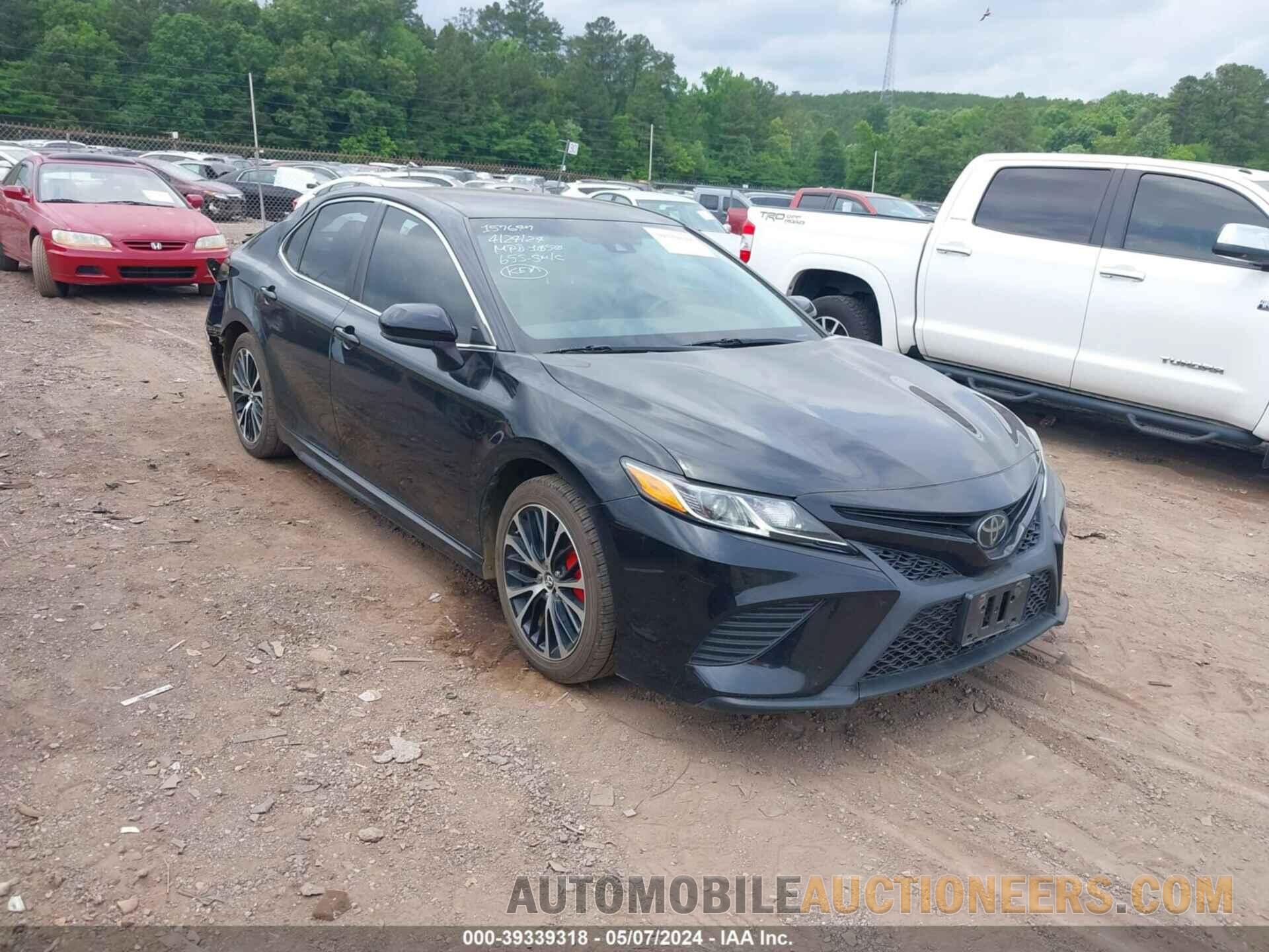 4T1B11HK2JU614765 TOYOTA CAMRY 2018