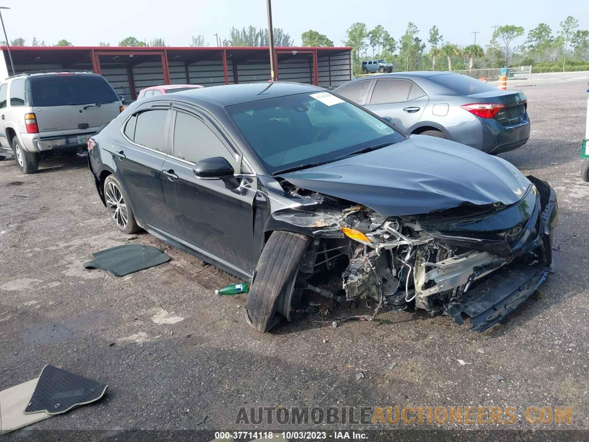 4T1B11HK2JU615057 TOYOTA CAMRY 2018