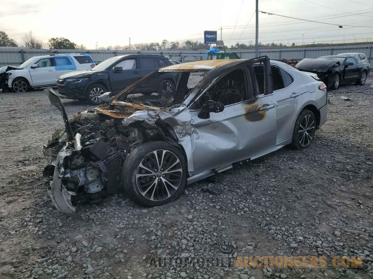 4T1B11HK2JU616211 TOYOTA CAMRY 2018