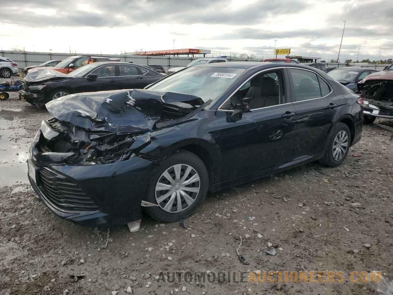 4T1B11HK2JU616242 TOYOTA CAMRY 2018