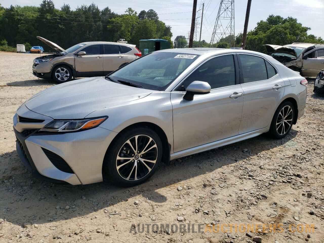 4T1B11HK2JU617133 TOYOTA CAMRY 2018