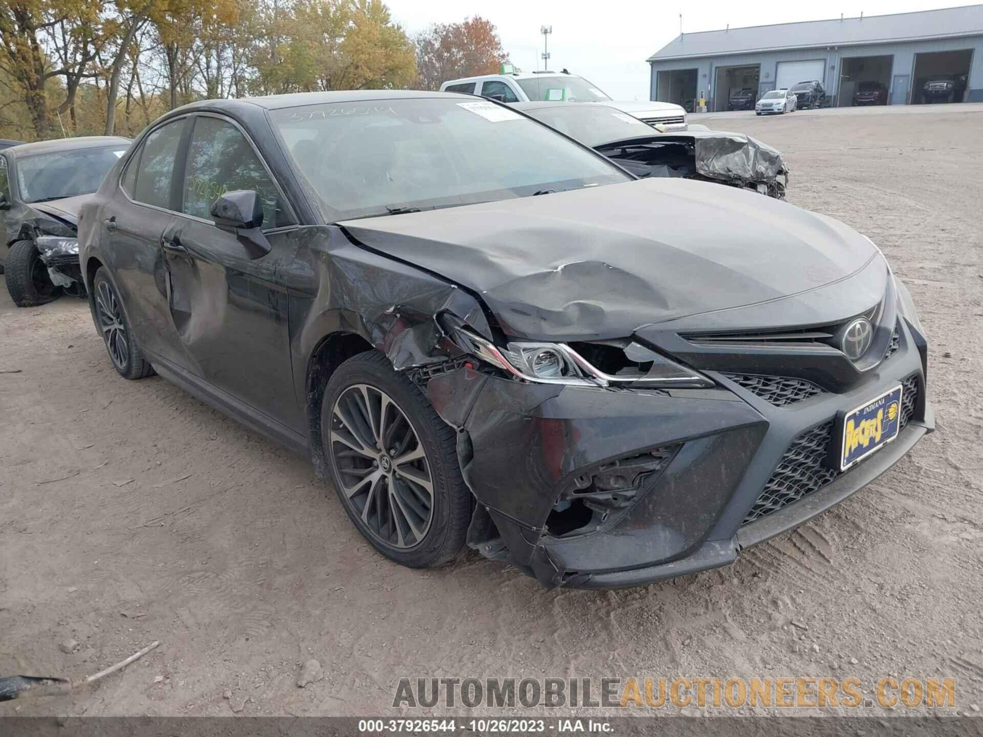 4T1B11HK2JU617875 TOYOTA CAMRY 2018