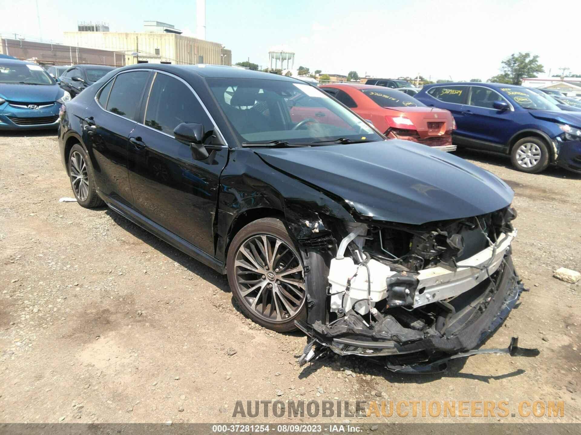 4T1B11HK2JU620419 TOYOTA CAMRY 2018