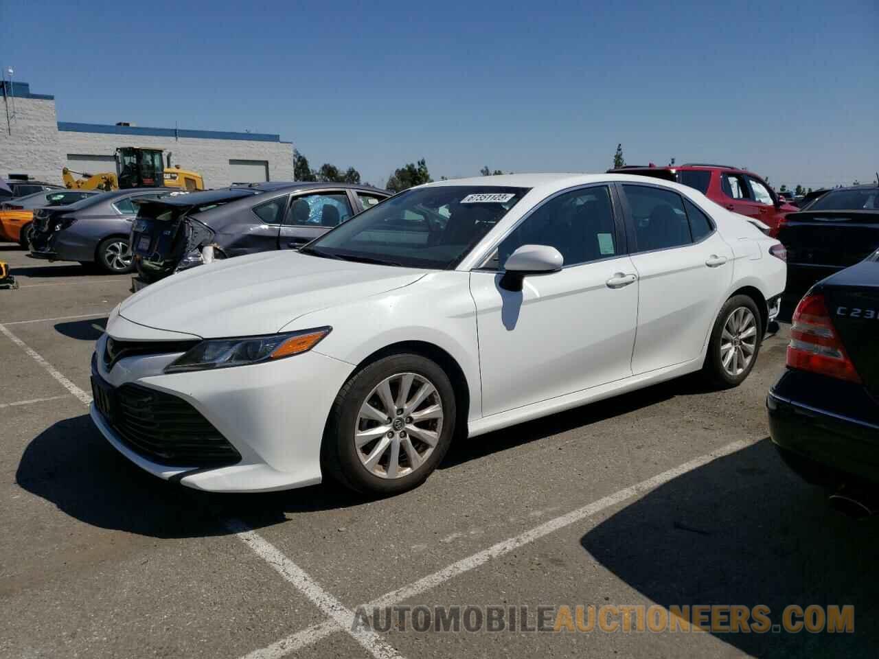 4T1B11HK2JU620520 TOYOTA CAMRY 2018