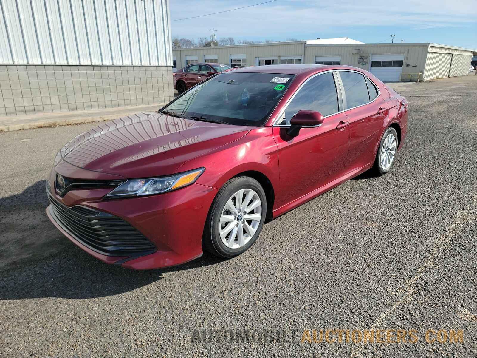 4T1B11HK2JU621666 Toyota Camry 2018