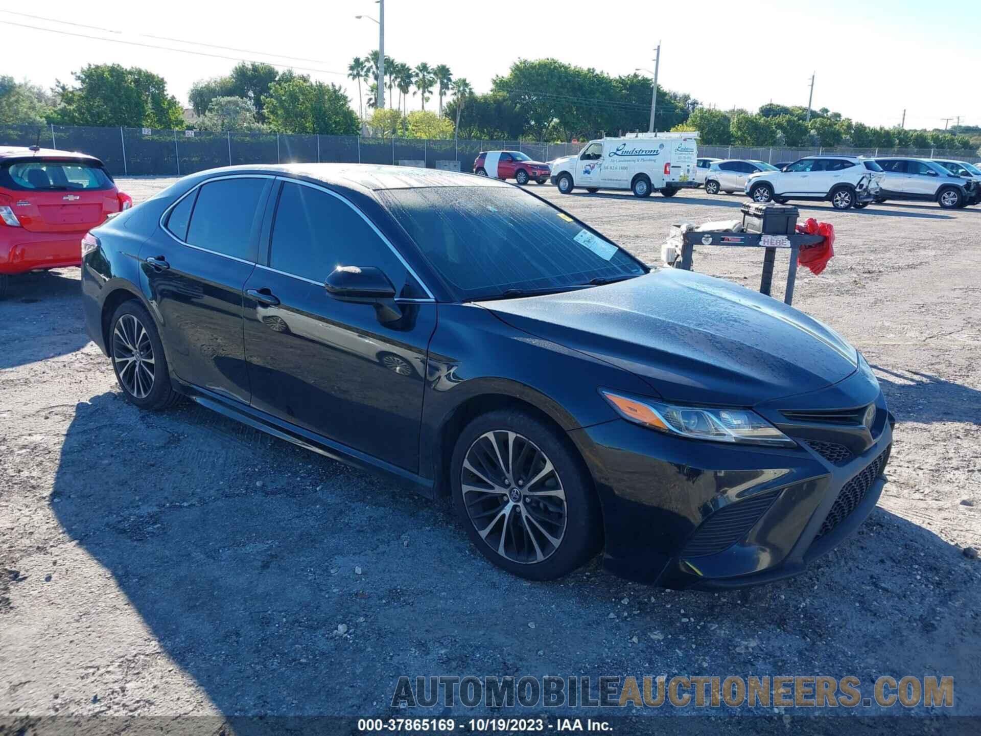 4T1B11HK2JU621764 TOYOTA CAMRY 2018