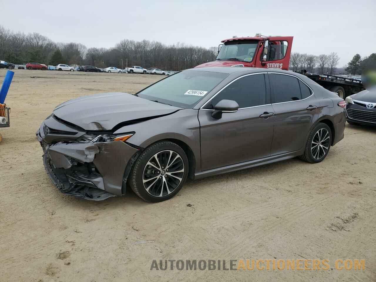 4T1B11HK2JU622056 TOYOTA CAMRY 2018