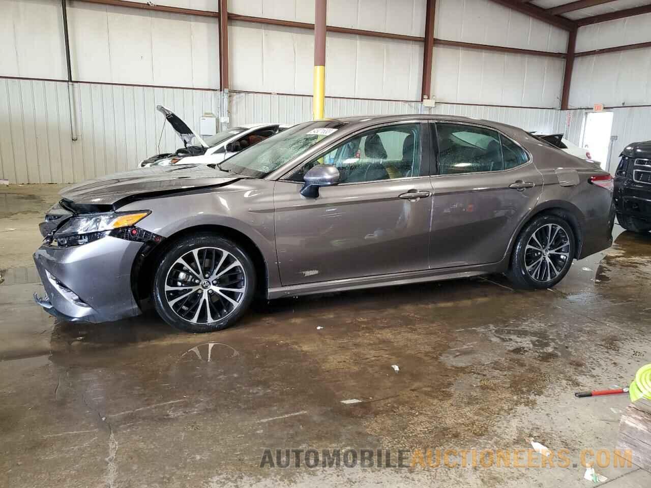 4T1B11HK2JU623675 TOYOTA CAMRY 2018