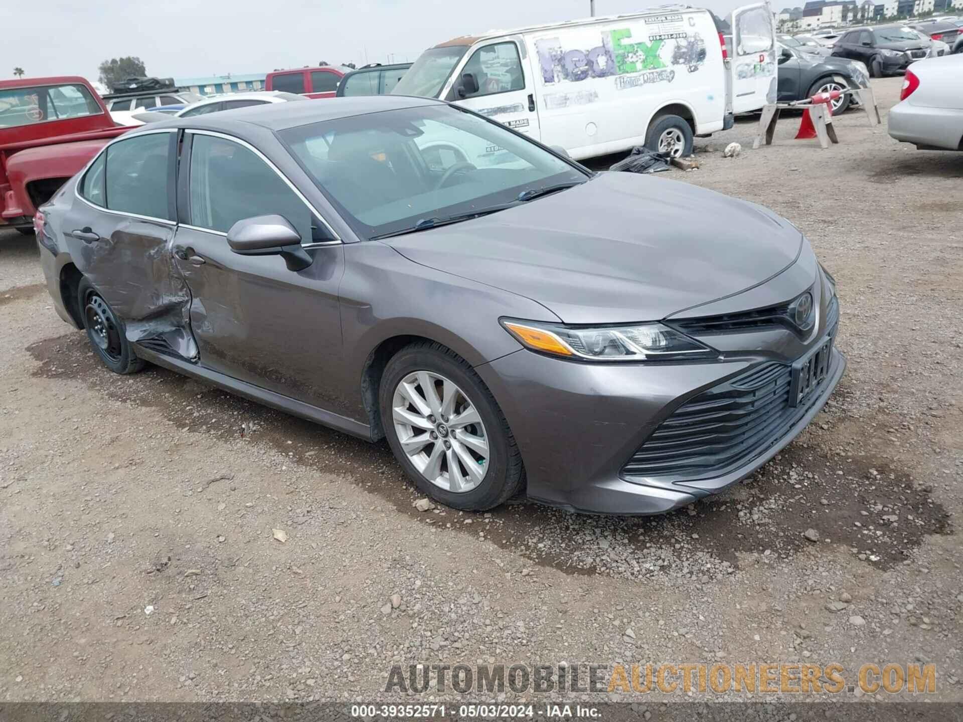 4T1B11HK2JU628696 TOYOTA CAMRY 2018