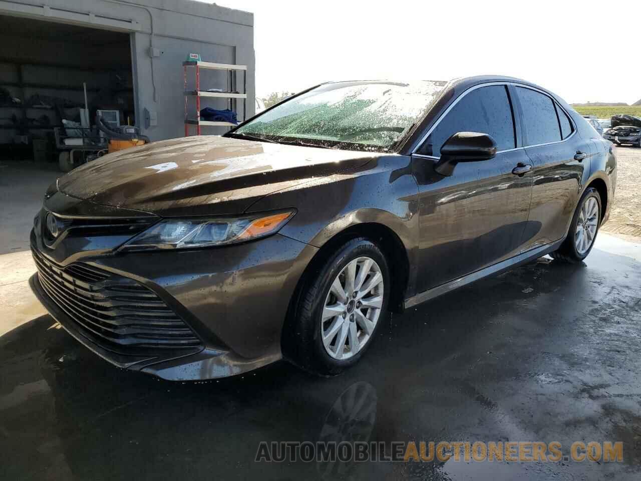 4T1B11HK2JU628780 TOYOTA CAMRY 2018