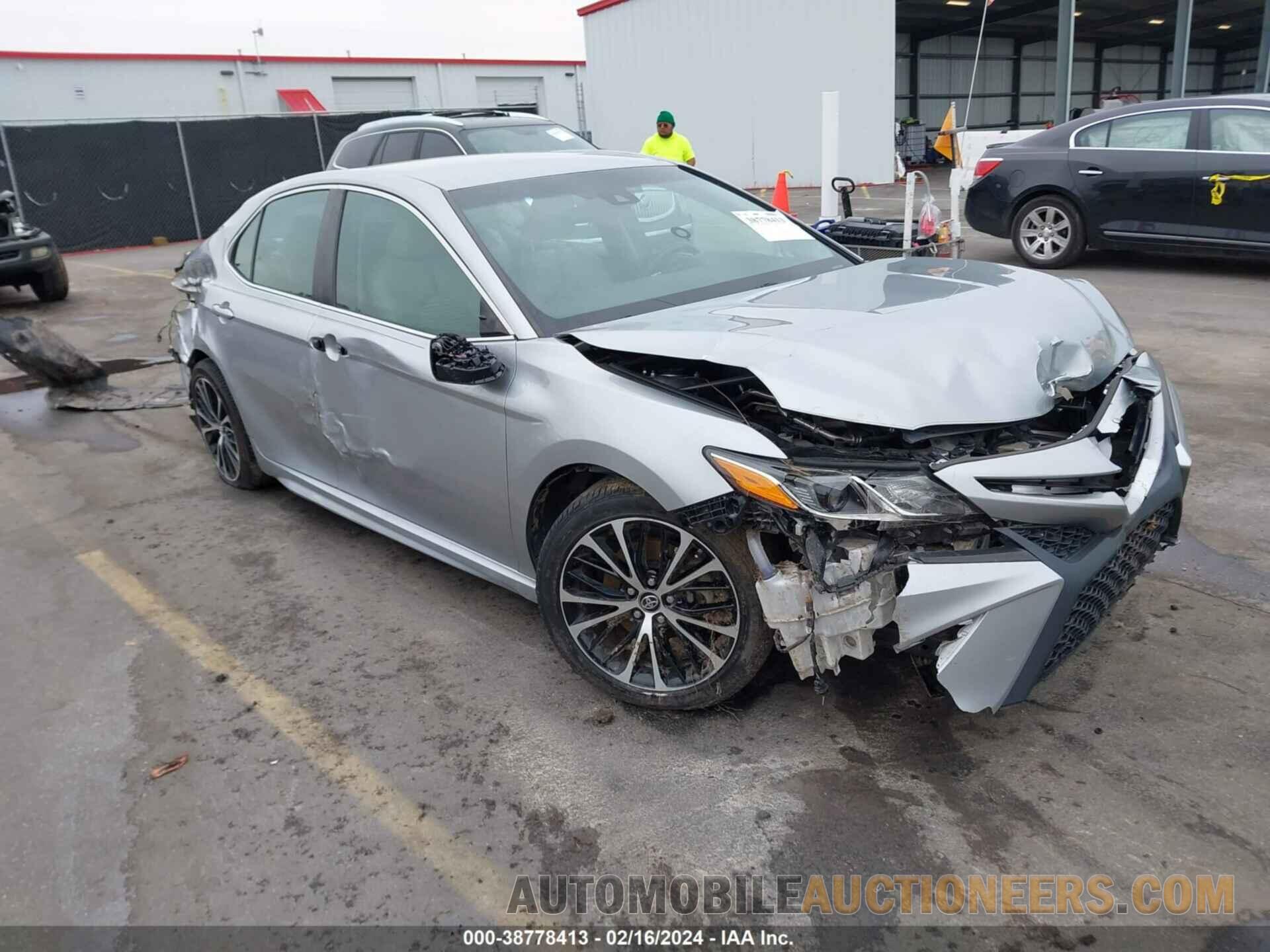 4T1B11HK2JU630626 TOYOTA CAMRY 2018