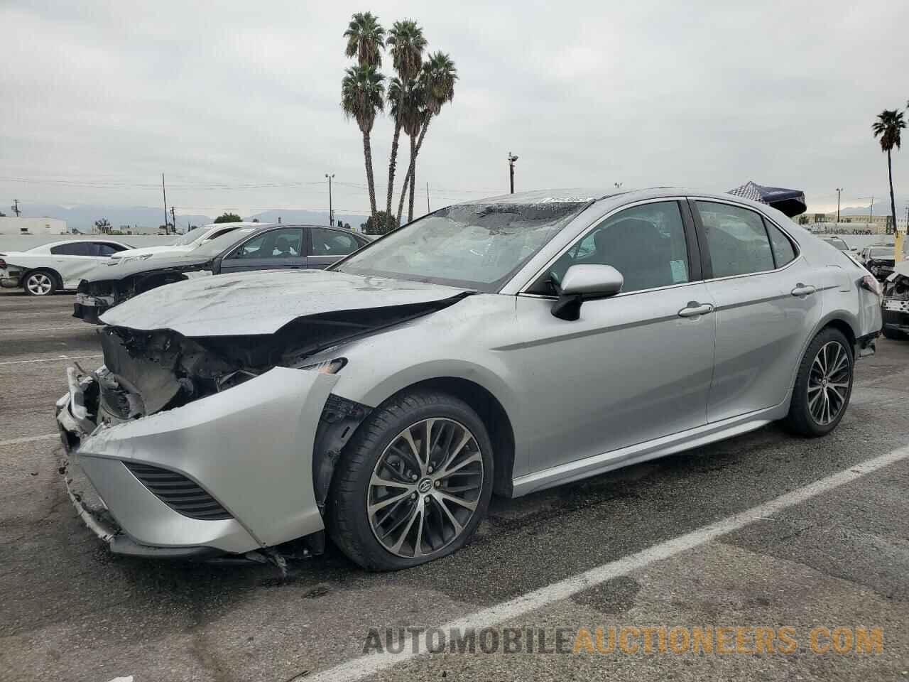 4T1B11HK2JU632604 TOYOTA CAMRY 2018