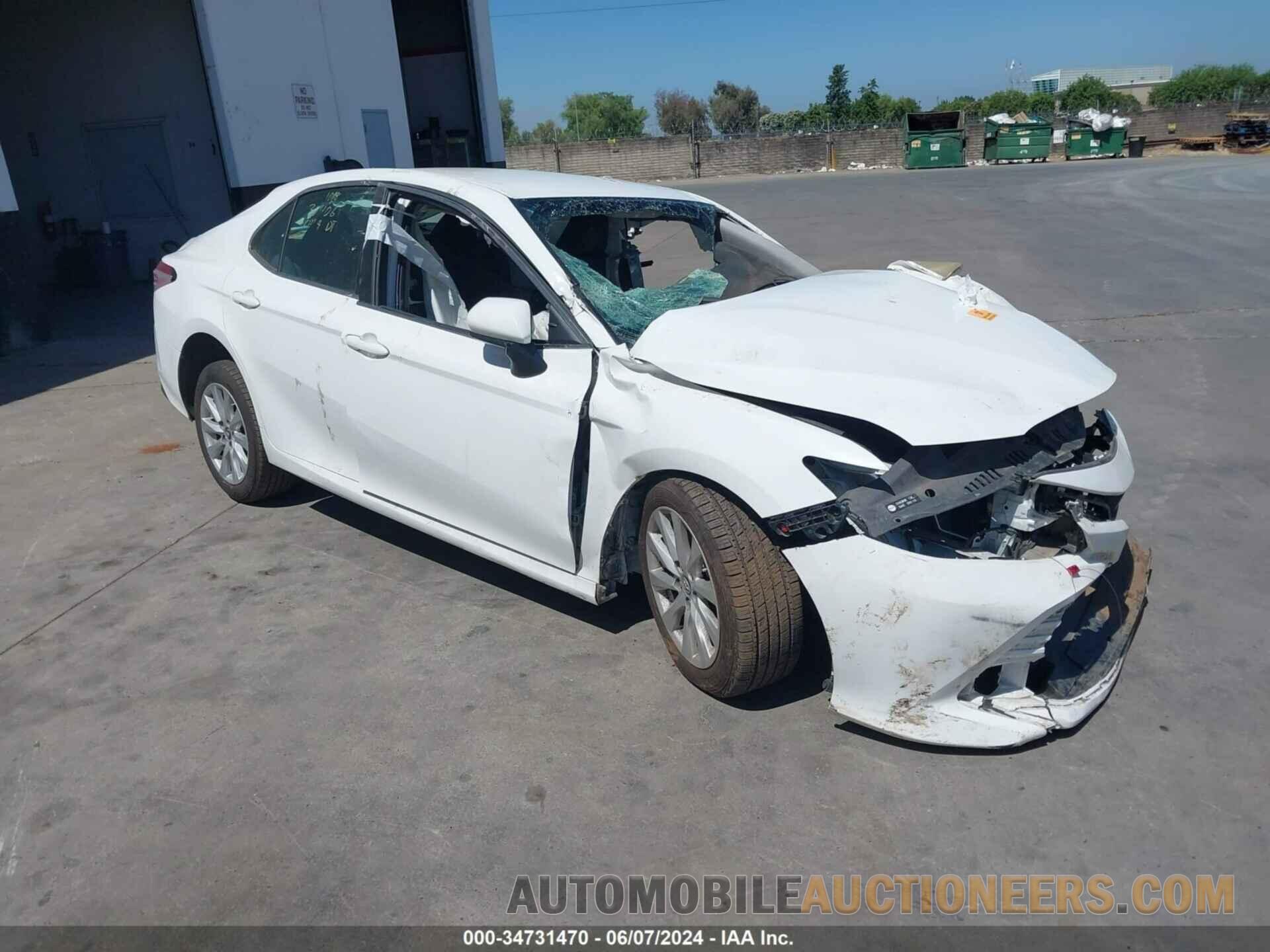 4T1B11HK2JU637737 TOYOTA CAMRY 2018