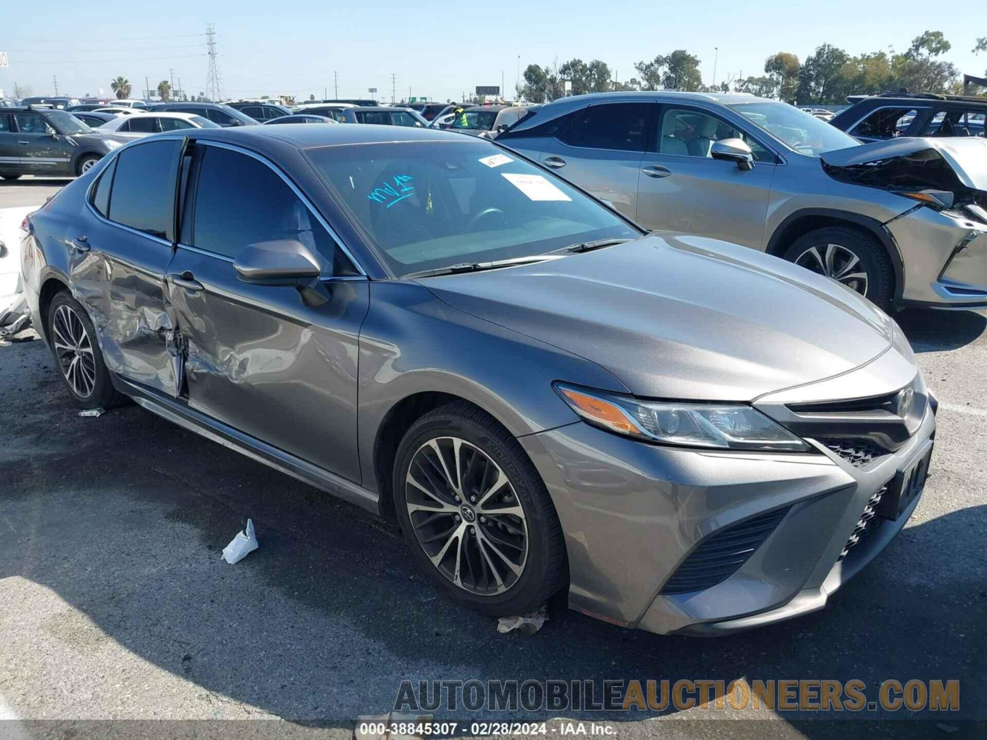 4T1B11HK2JU640010 TOYOTA CAMRY 2018