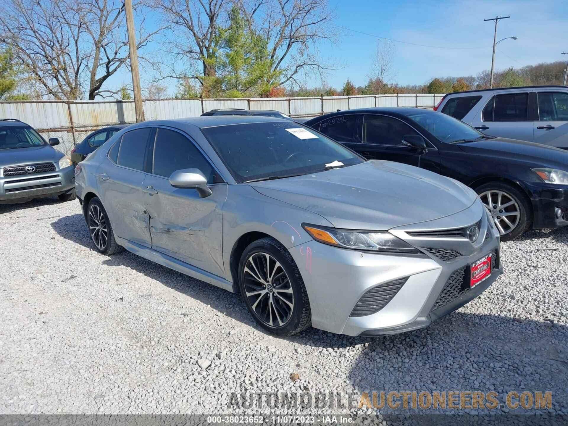 4T1B11HK2JU640671 TOYOTA CAMRY 2018