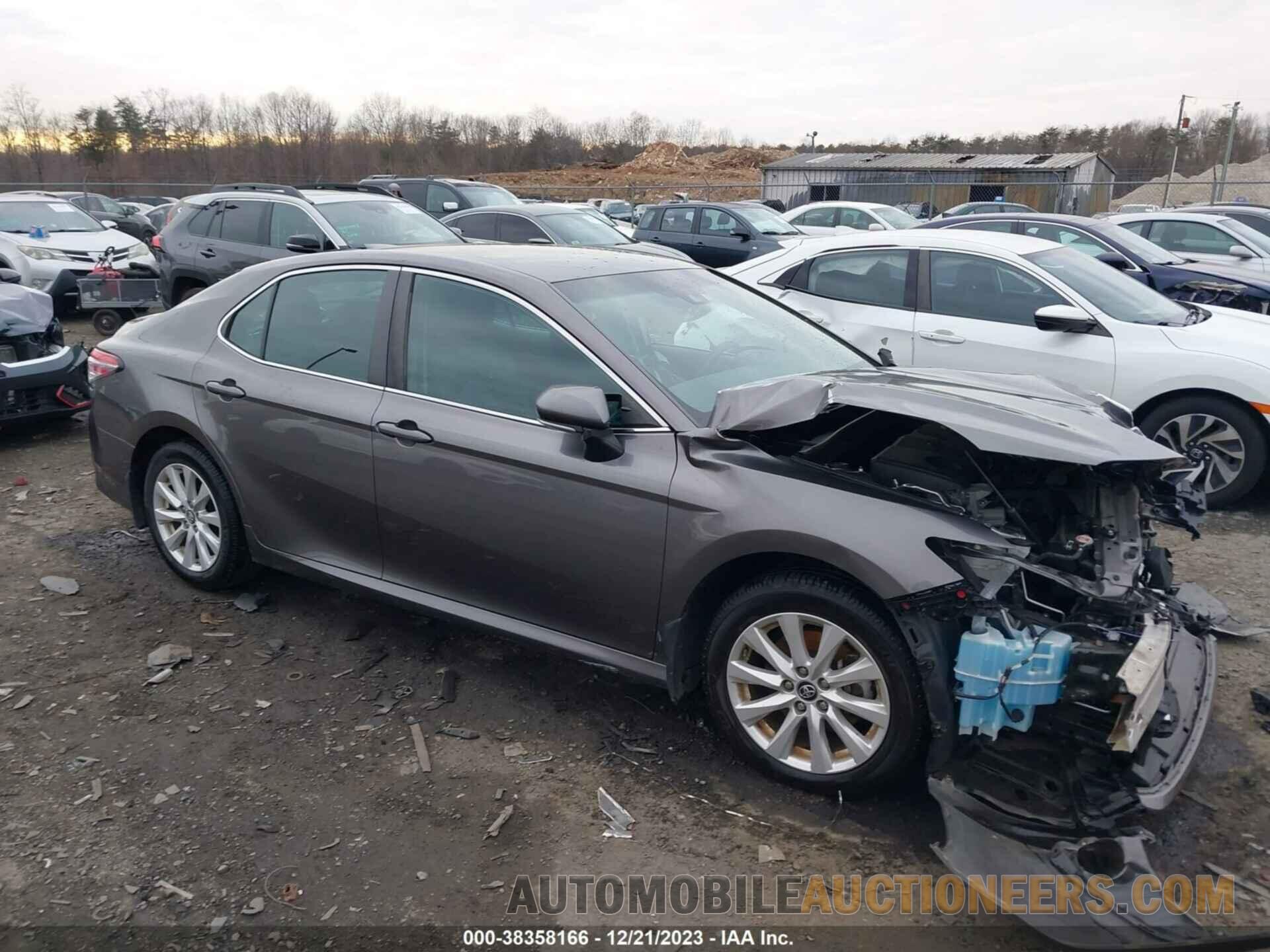 4T1B11HK2JU650584 TOYOTA CAMRY 2018