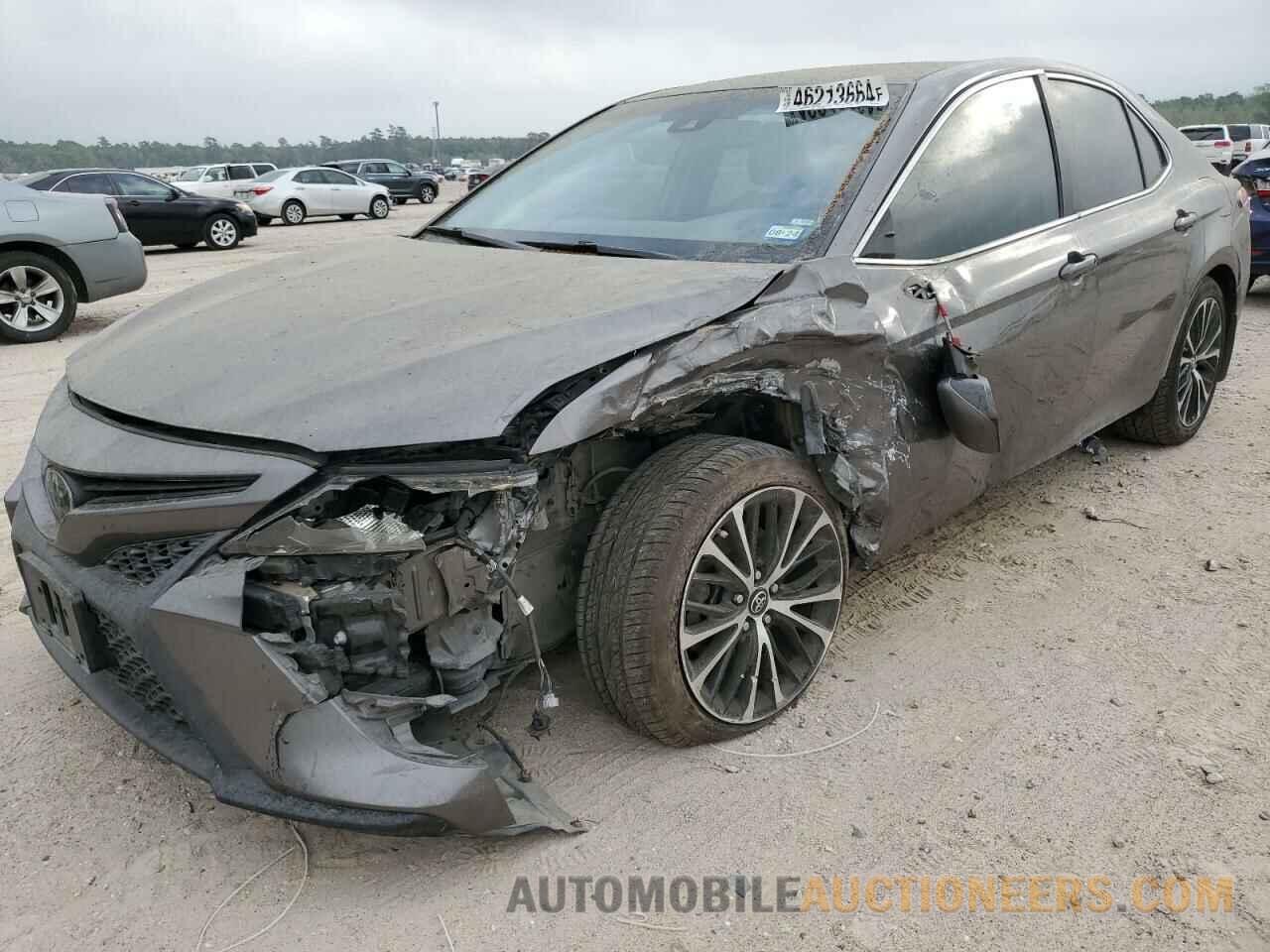 4T1B11HK2JU653565 TOYOTA CAMRY 2018