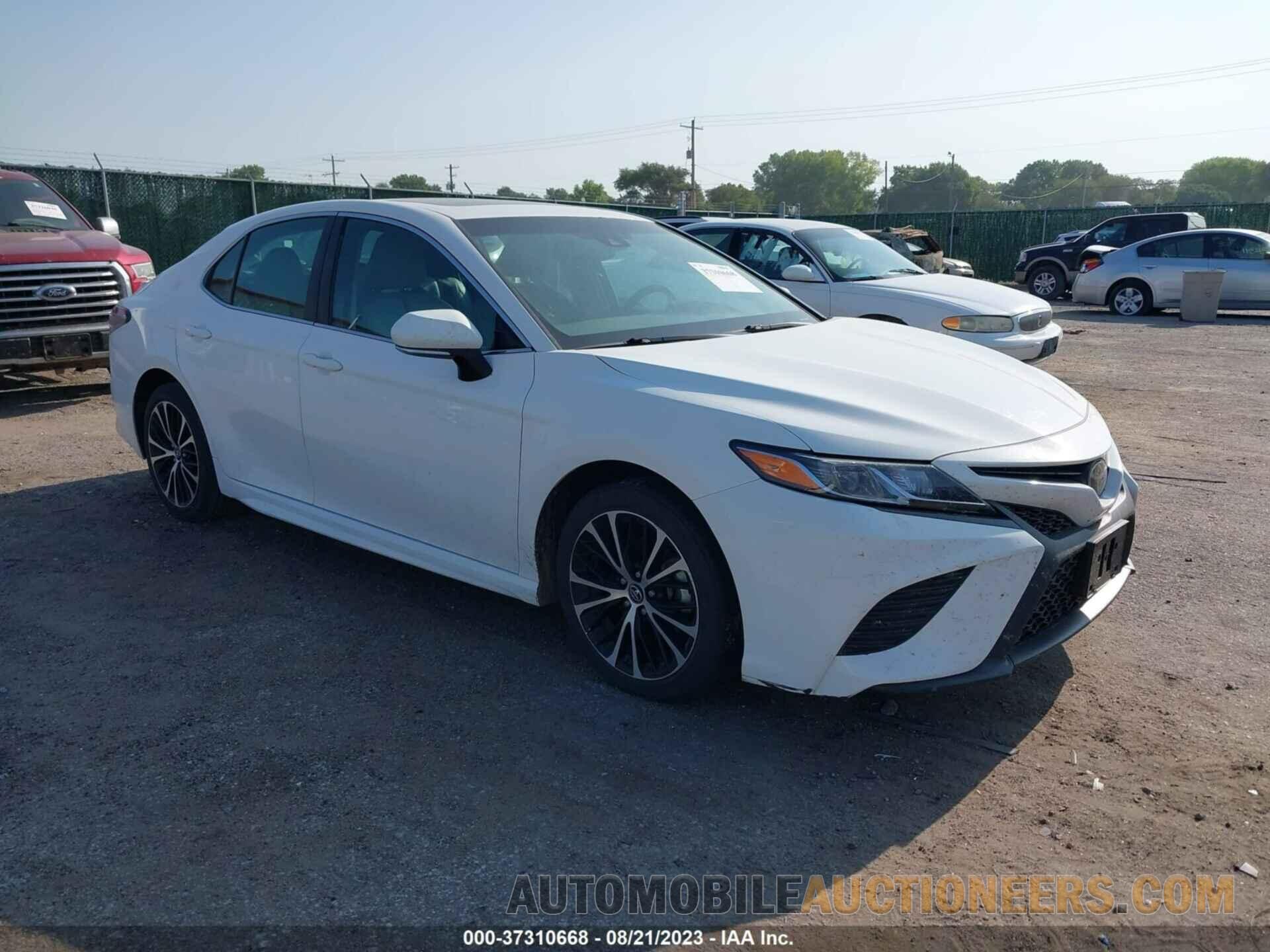 4T1B11HK2JU656420 TOYOTA CAMRY 2018