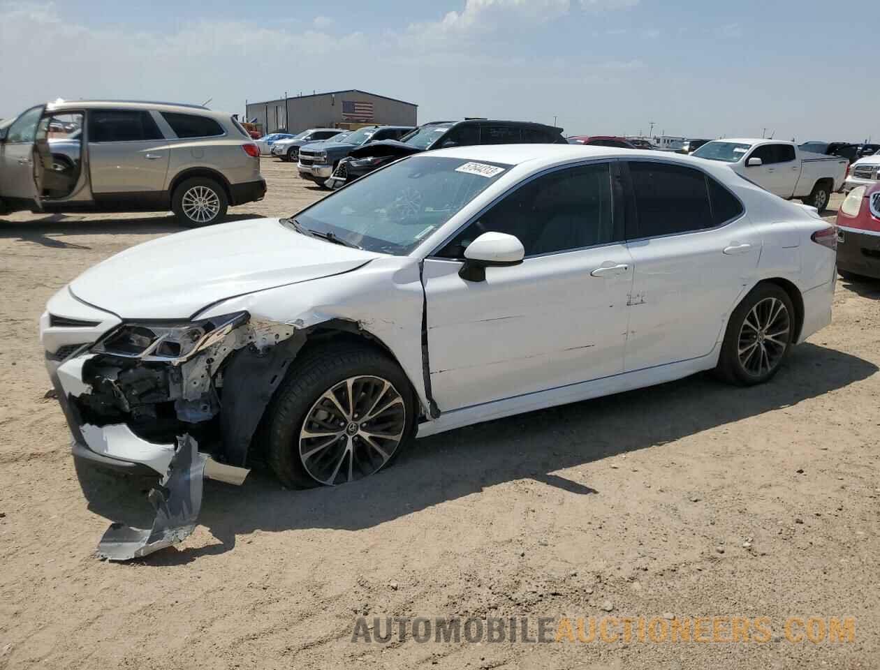 4T1B11HK2JU658250 TOYOTA CAMRY 2018