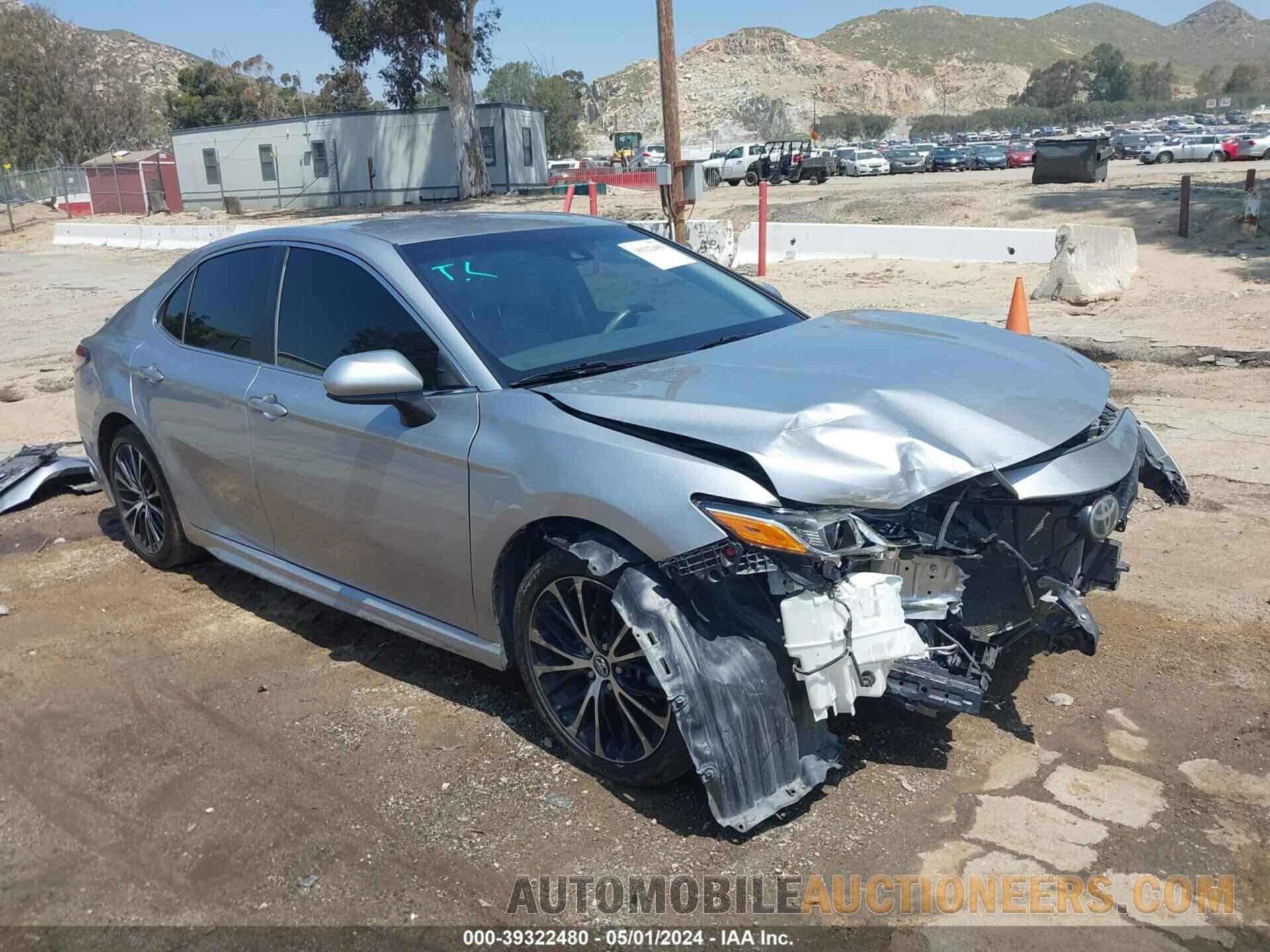 4T1B11HK2JU661228 TOYOTA CAMRY 2018