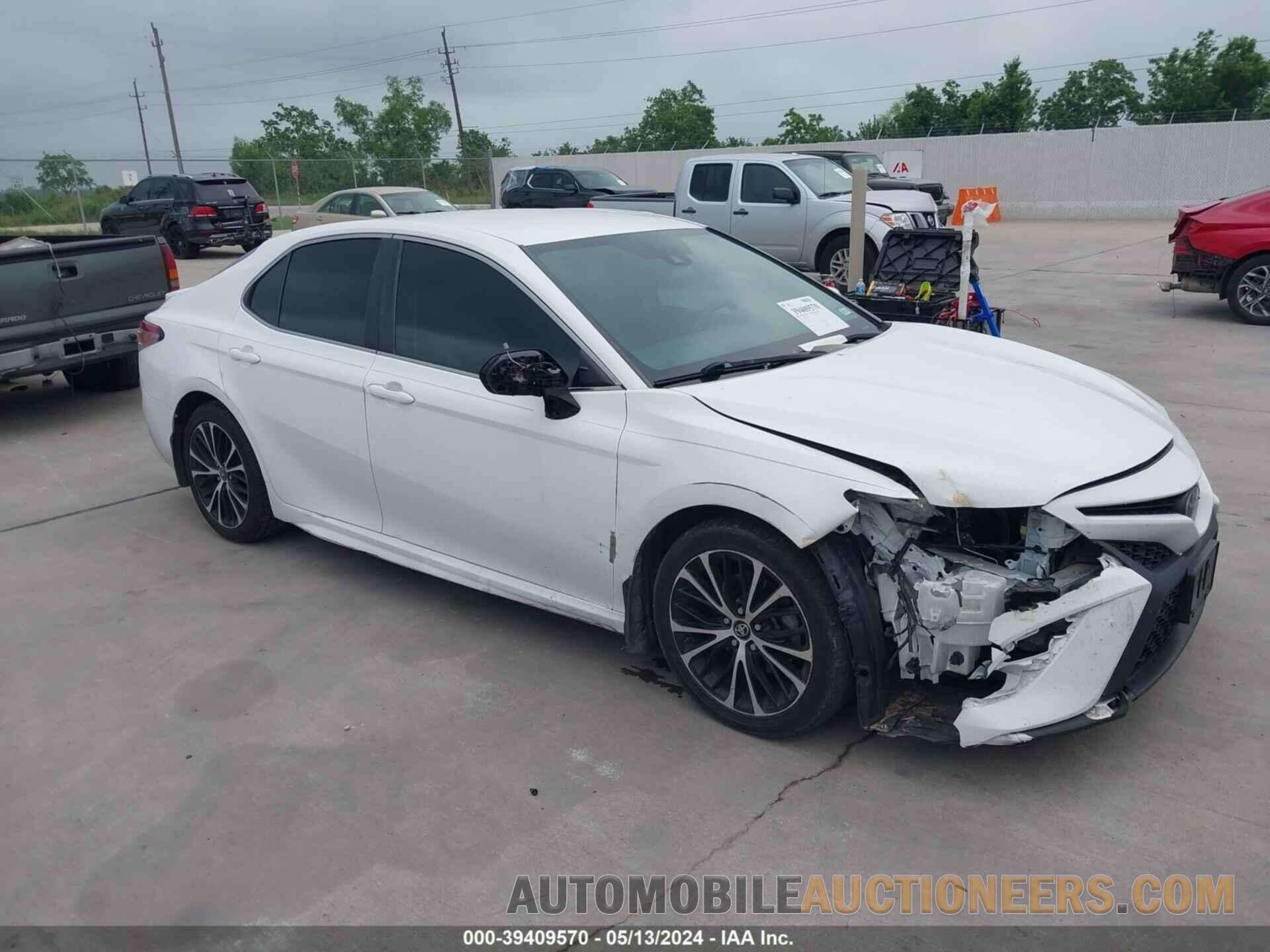 4T1B11HK2JU662153 TOYOTA CAMRY 2018