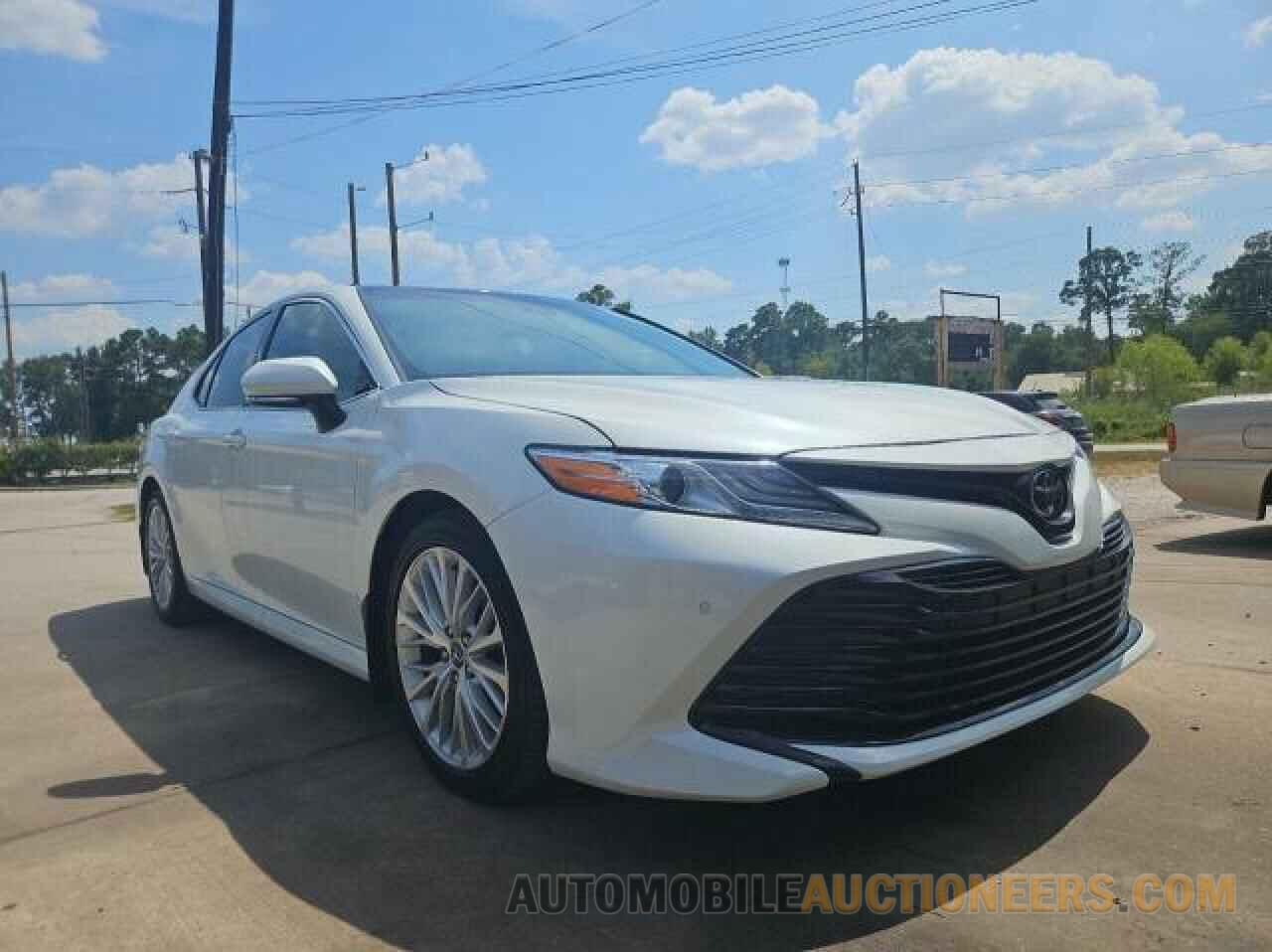 4T1B11HK2JU662444 TOYOTA CAMRY 2018