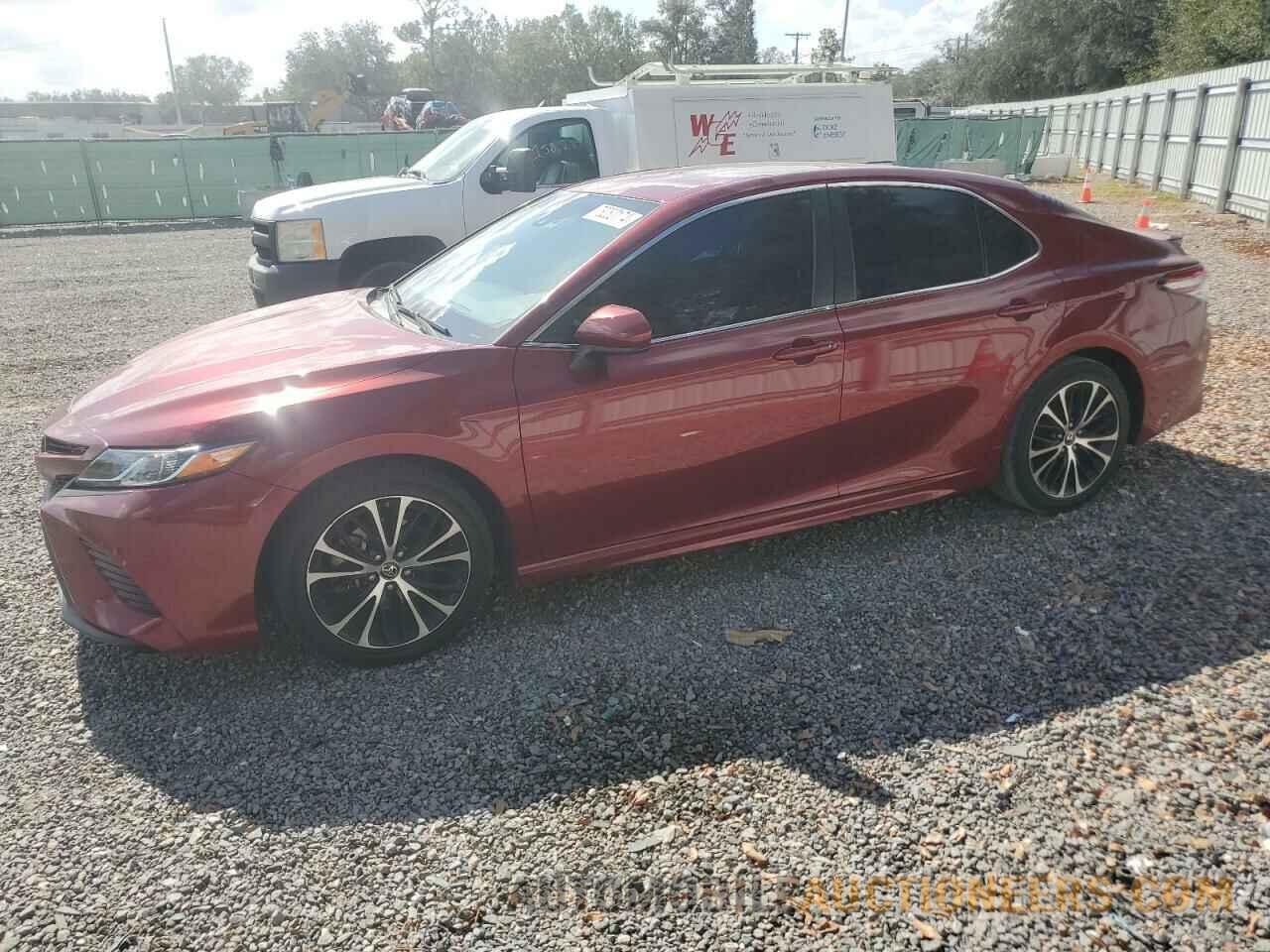 4T1B11HK2JU663030 TOYOTA CAMRY 2018