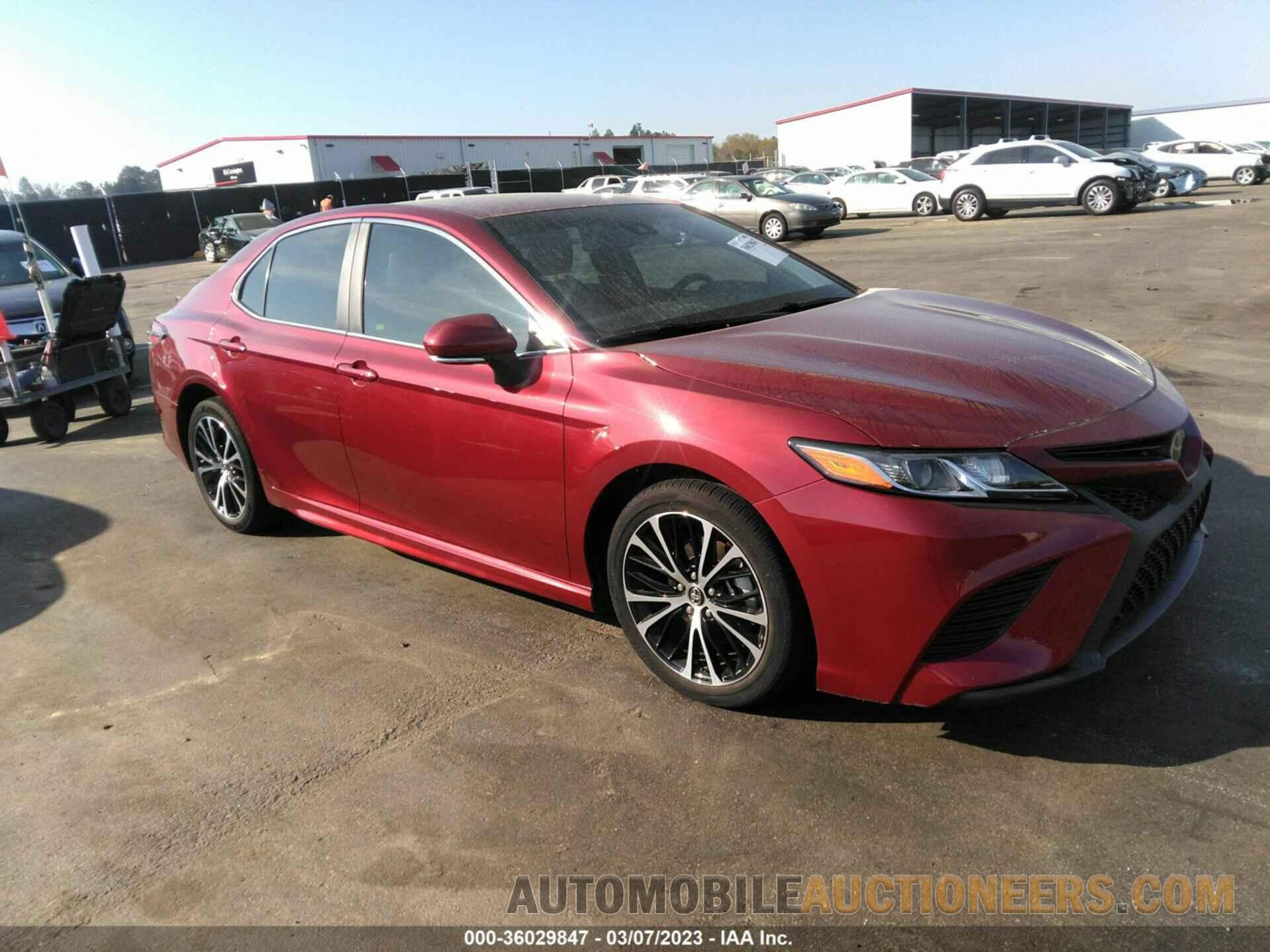 4T1B11HK2JU664307 TOYOTA CAMRY 2018