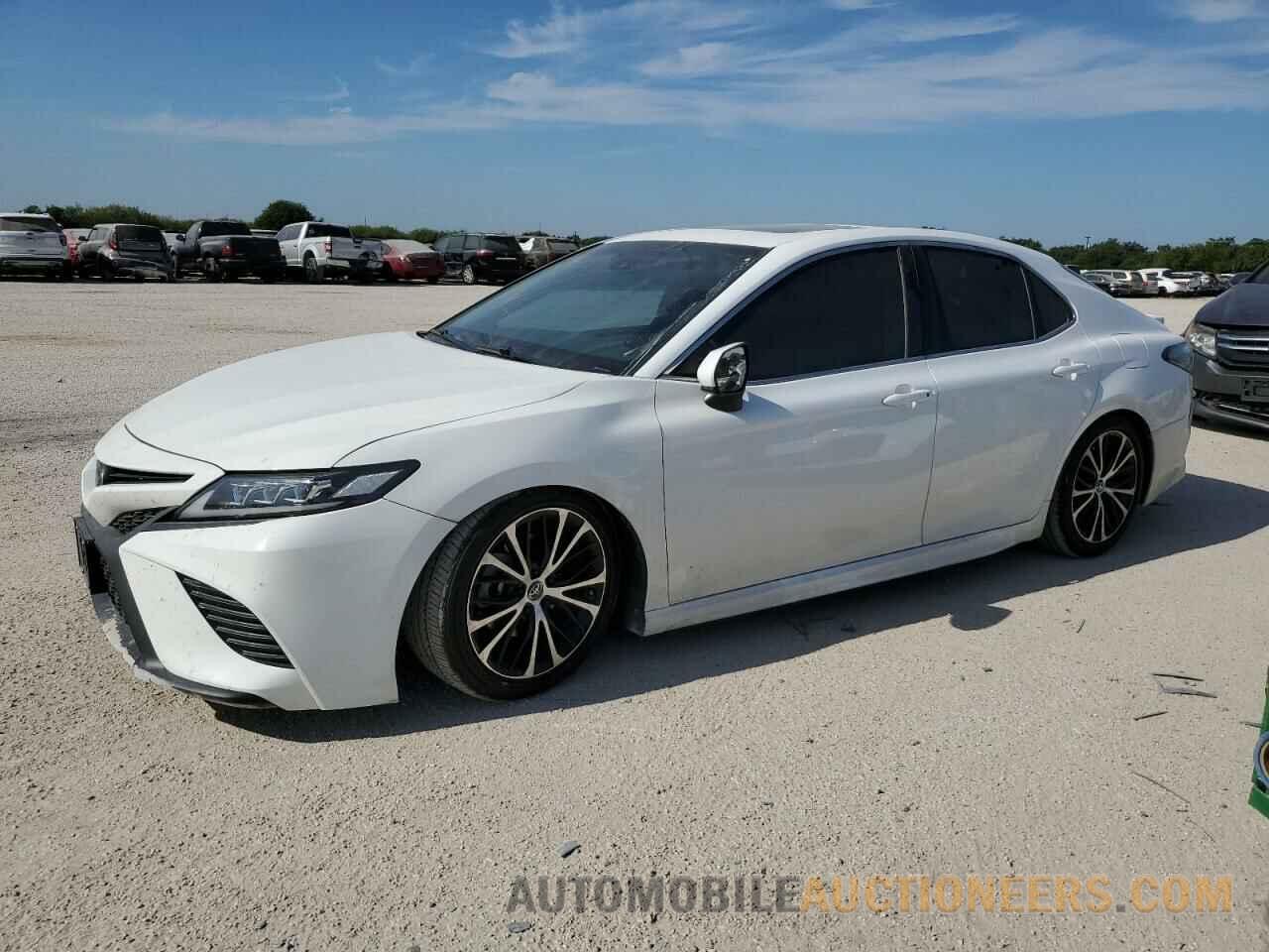 4T1B11HK2JU666445 TOYOTA CAMRY 2018