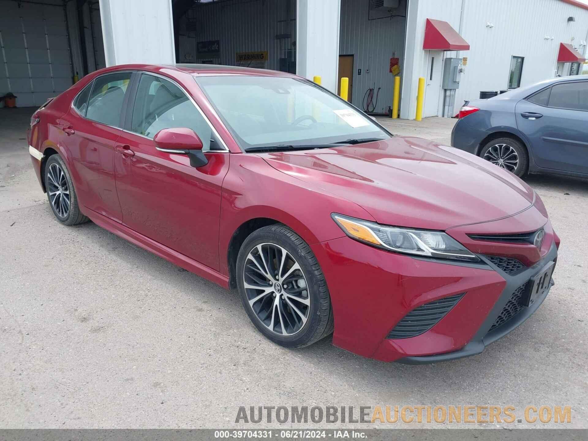 4T1B11HK2JU666977 TOYOTA CAMRY 2018