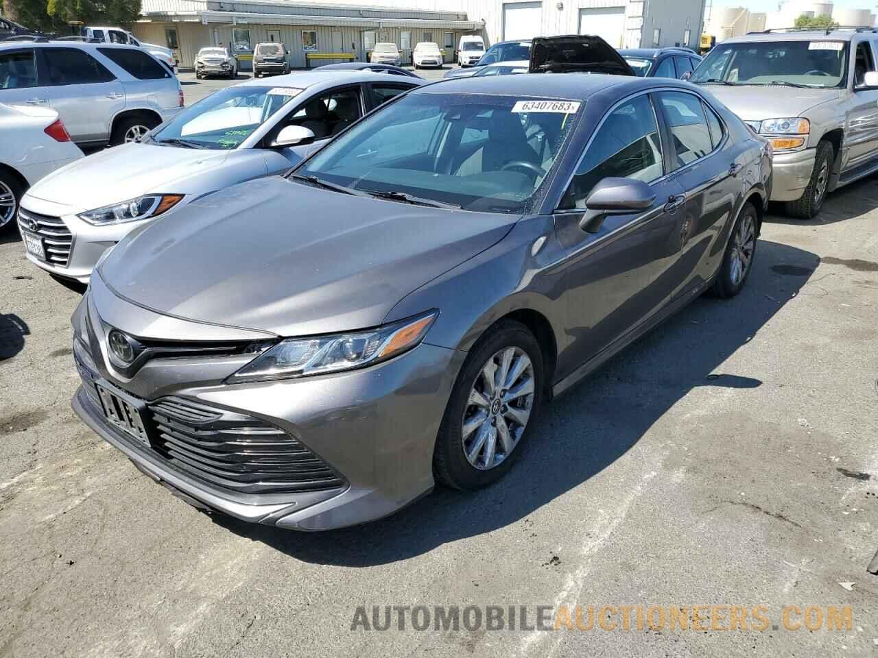 4T1B11HK2JU667160 TOYOTA CAMRY 2018