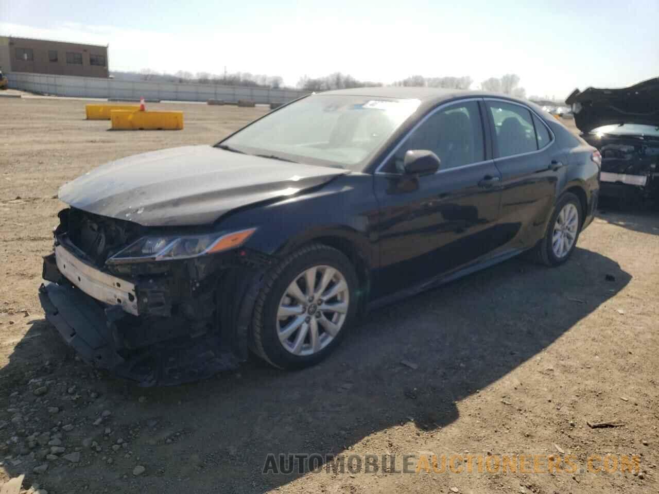 4T1B11HK2JU669216 TOYOTA CAMRY 2018