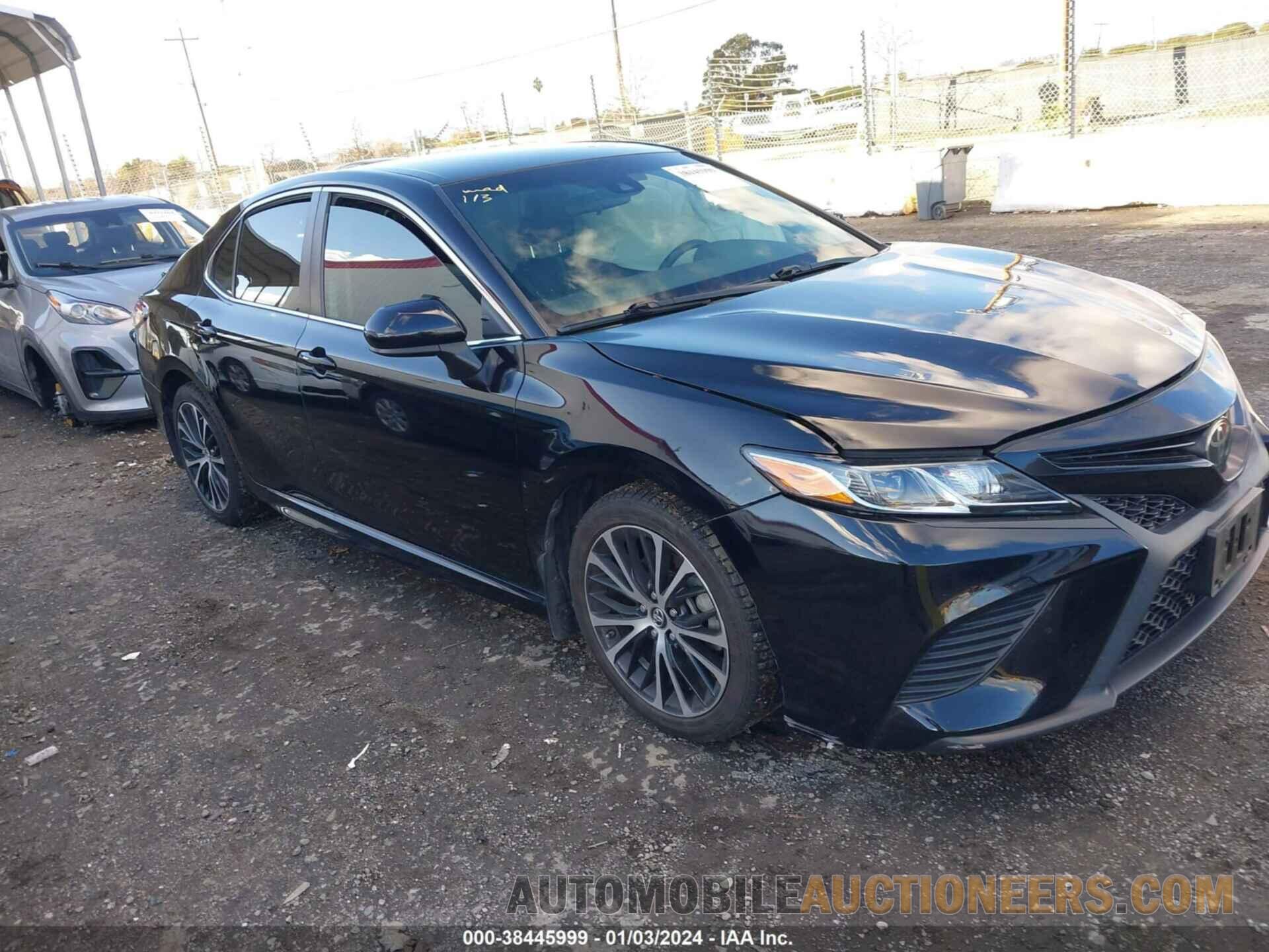 4T1B11HK2JU672715 TOYOTA CAMRY 2018