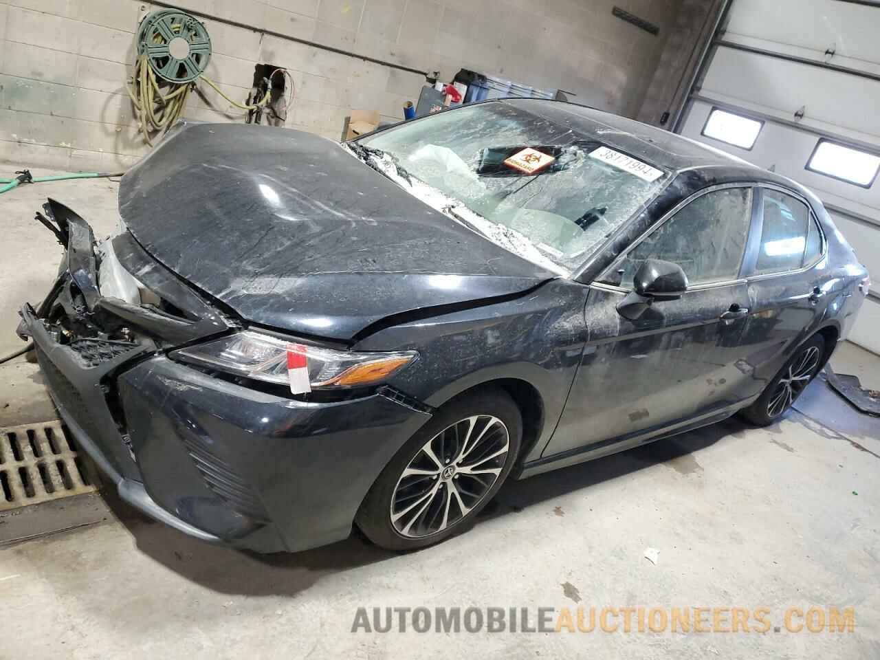 4T1B11HK2JU673329 TOYOTA CAMRY 2018