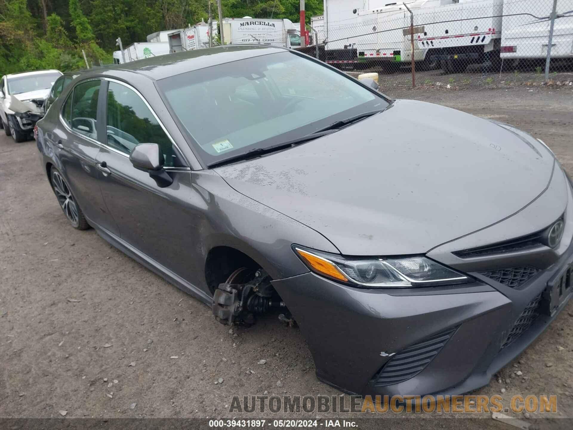 4T1B11HK2JU674075 TOYOTA CAMRY 2018