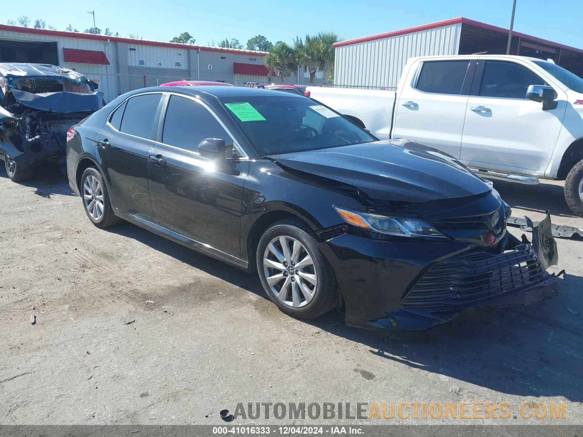 4T1B11HK2JU677302 TOYOTA CAMRY 2018