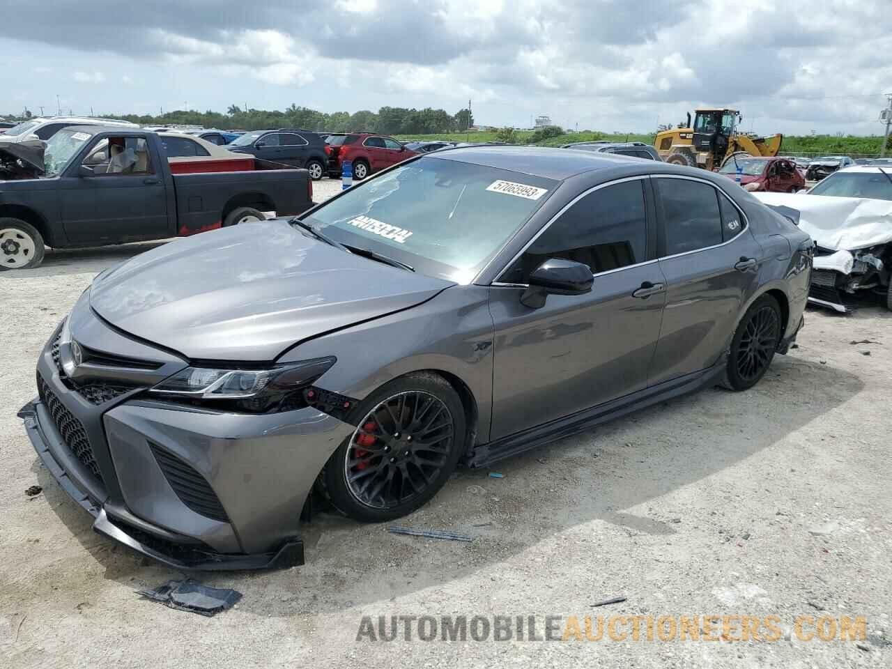 4T1B11HK2JU677963 TOYOTA CAMRY 2018