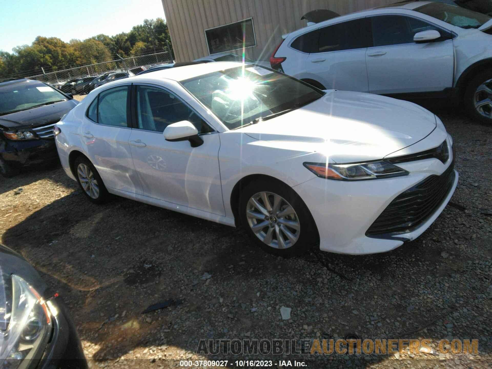 4T1B11HK2KU238327 TOYOTA CAMRY 2019