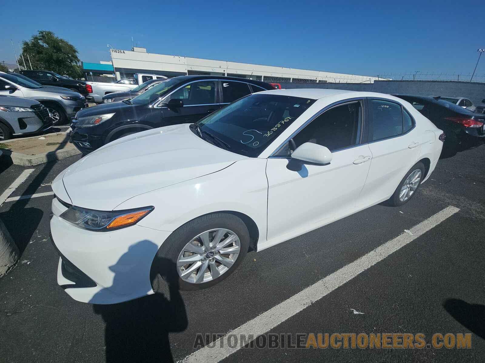 4T1B11HK2KU811064 Toyota Camry 2019